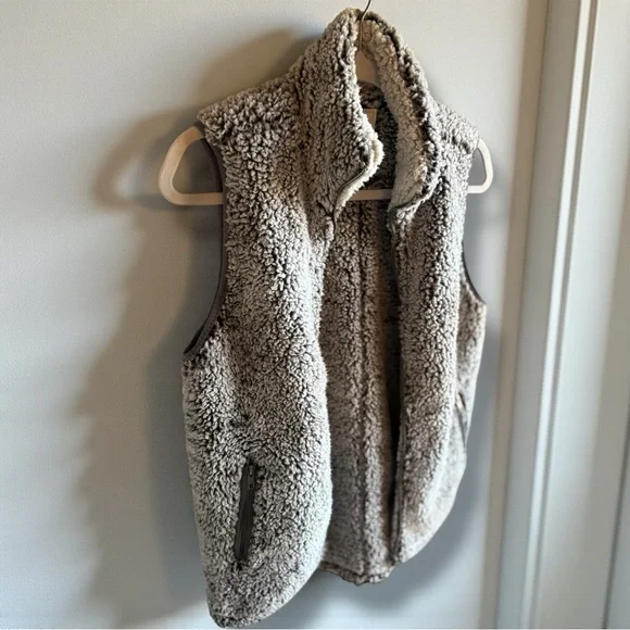 🚨3 for $15 Thread & Supply Gray Sherpa Fleece Fuzzy Fur Pocket Vest Coat Small - Picture 3 of 6